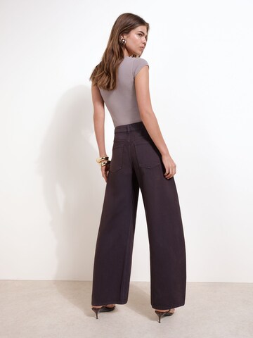 Friends Like These Vat Bandplooi jeans in Rood