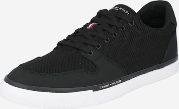 Baskets basses TOMMY HILFIGER en noir : devant