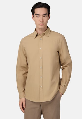 Coupe regular Chemise business Boggi Milano en beige : devant