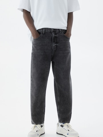 Loosefit Jeans di Pull&Bear in grigio: frontale