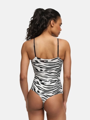 Body modellante 'Cami Bodysuit mit String' di cfab (formerly creamy fabrics) in nero