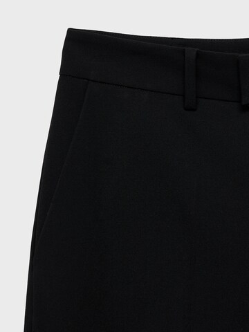 Regular Pantaloni cu dungă 'PAU' de la MANGO pe negru