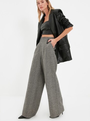 Trendyol Wide leg Pleat-front trousers in Grey