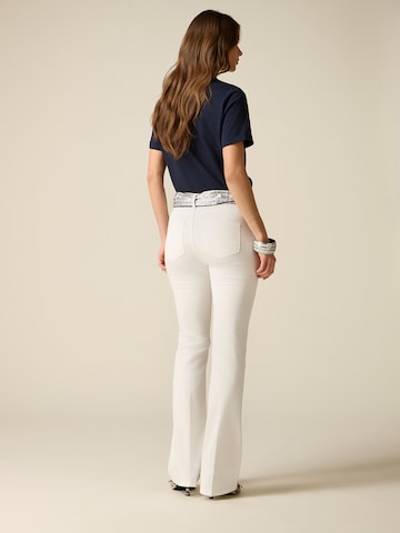 Flared Pantaloni di oltre in bianco