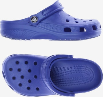 Crocs Sandalen 34 in Blau: predná strana