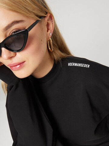 Hoermanseder x About You Sweatshirt 'Tessy' in Schwarz