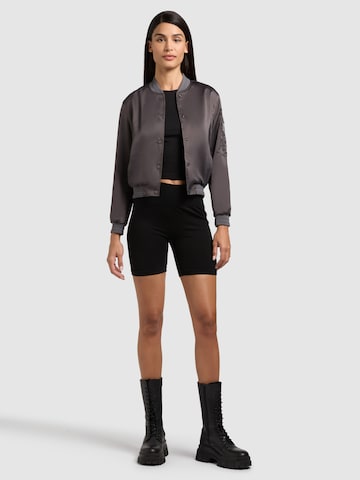 Veste mi-saison 'Tami' khujo en gris