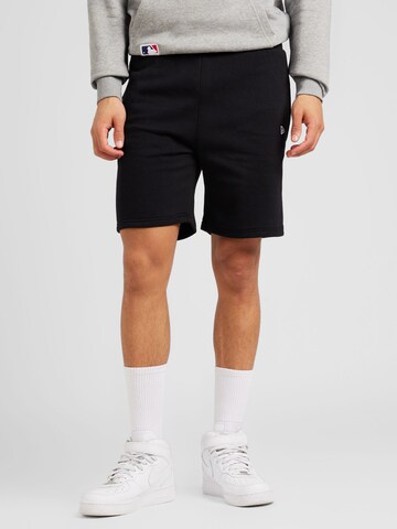 NEW ERA Regular Shorts in Schwarz: predná strana