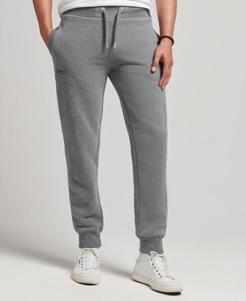 Effilé Pantalon Superdry en gris : devant