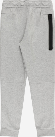 Nike Sportswear - regular Pantalón en gris