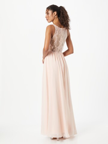 Rochie de seară de la Laona pe roz