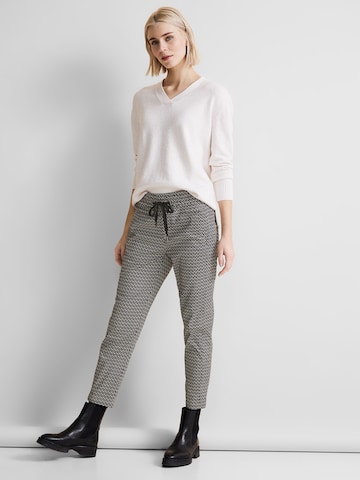 Coupe slim Pantalon 'Bonny' STREET ONE en noir