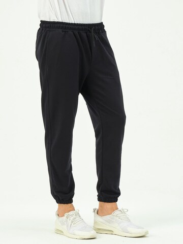 C&City Tapered Pants in Black