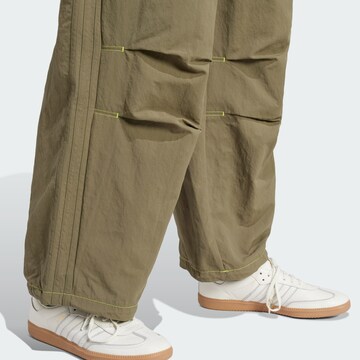Baggy Pantaloni di ADIDAS ORIGINALS in verde
