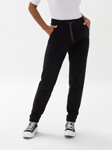 Les Lunes Tapered Broek 'Frayaa' in Zwart: voorkant