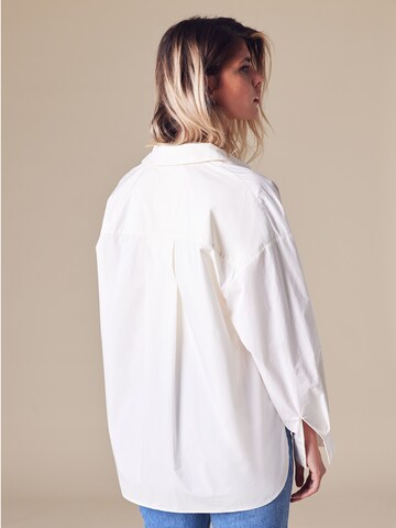 ABOUT YOU x Laura Giurcanu - Blusa 'Alica' en blanco