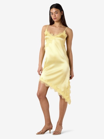 Noisy may - Vestido en amarillo