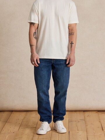 regular Jeans 'Essential Leonhard' di DAN FOX APPAREL in blu: frontale