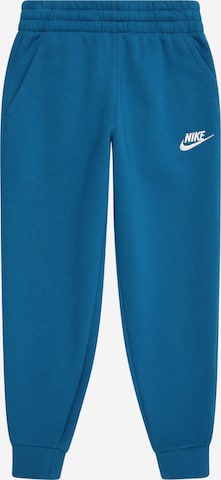 Effilé Pantalon 'Club Fleece' Nike Sportswear en vert : devant