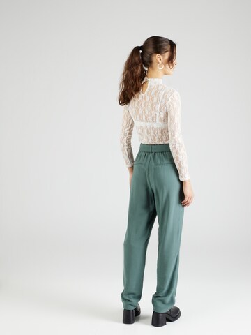 Loosefit Pantaloni con pieghe 'ELSA' di VERO MODA in verde