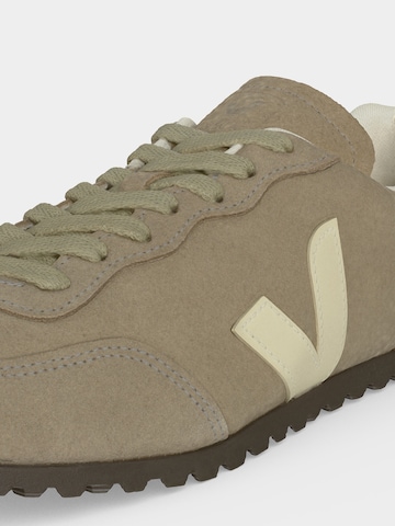 Veja Sneaker in Grau