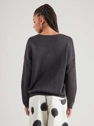 Liu JoPulover - crna boja