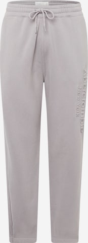 Abercrombie & Fitch Дънки Tapered Leg Панталон 'EMEA-EX' в сиво: отпред