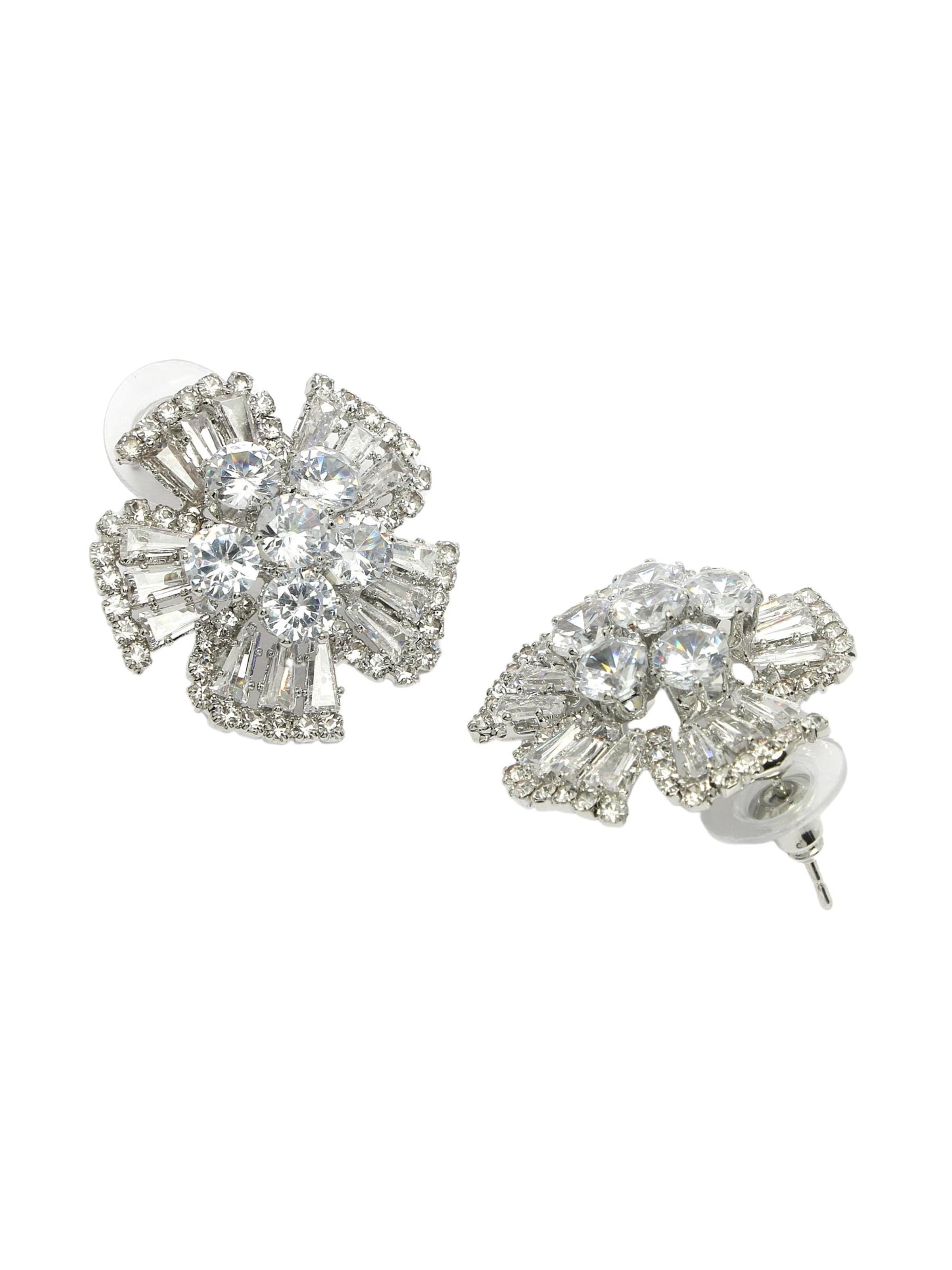 AVANT-GARDE PARIS Earrings 'Simonana' in White