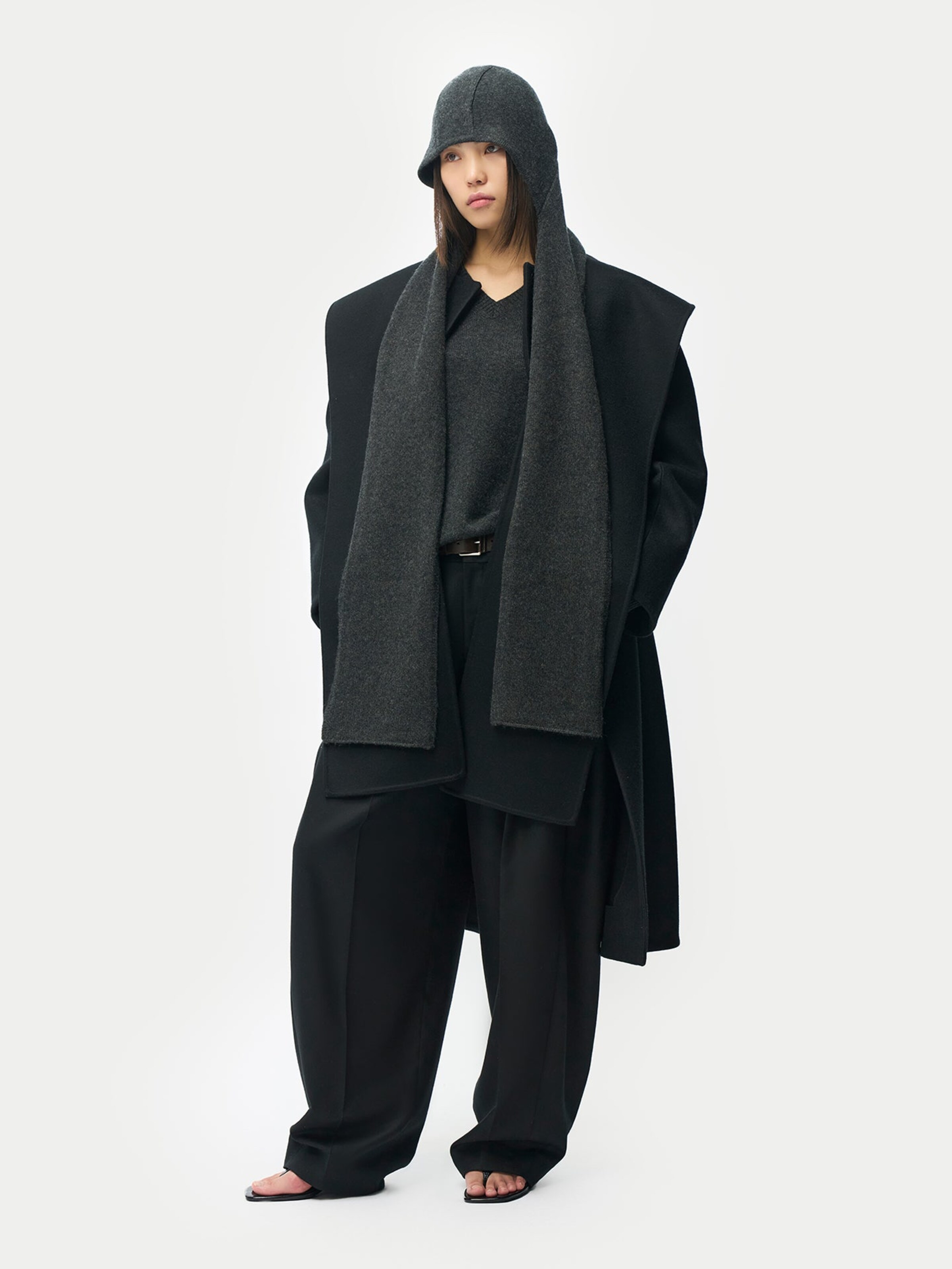 GOBI Cashmere - Chal 'Cashmere Hooded Wrap' en negro