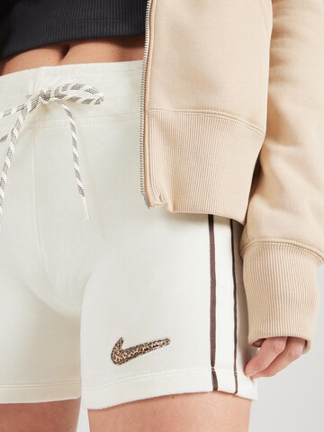 Nike Sportswear Regular Shorts in Weiß