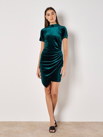 Robe ' ' Apricot en vert