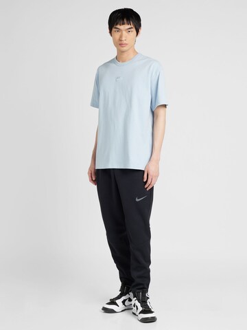 Nike Sportswear T-shirt 'Essential' i blå