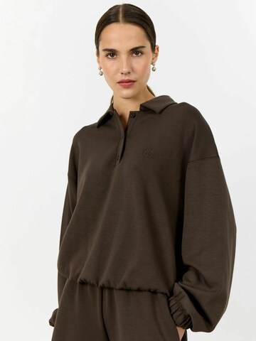 T-shirt 'Ezra' Levete Room en marron : devant