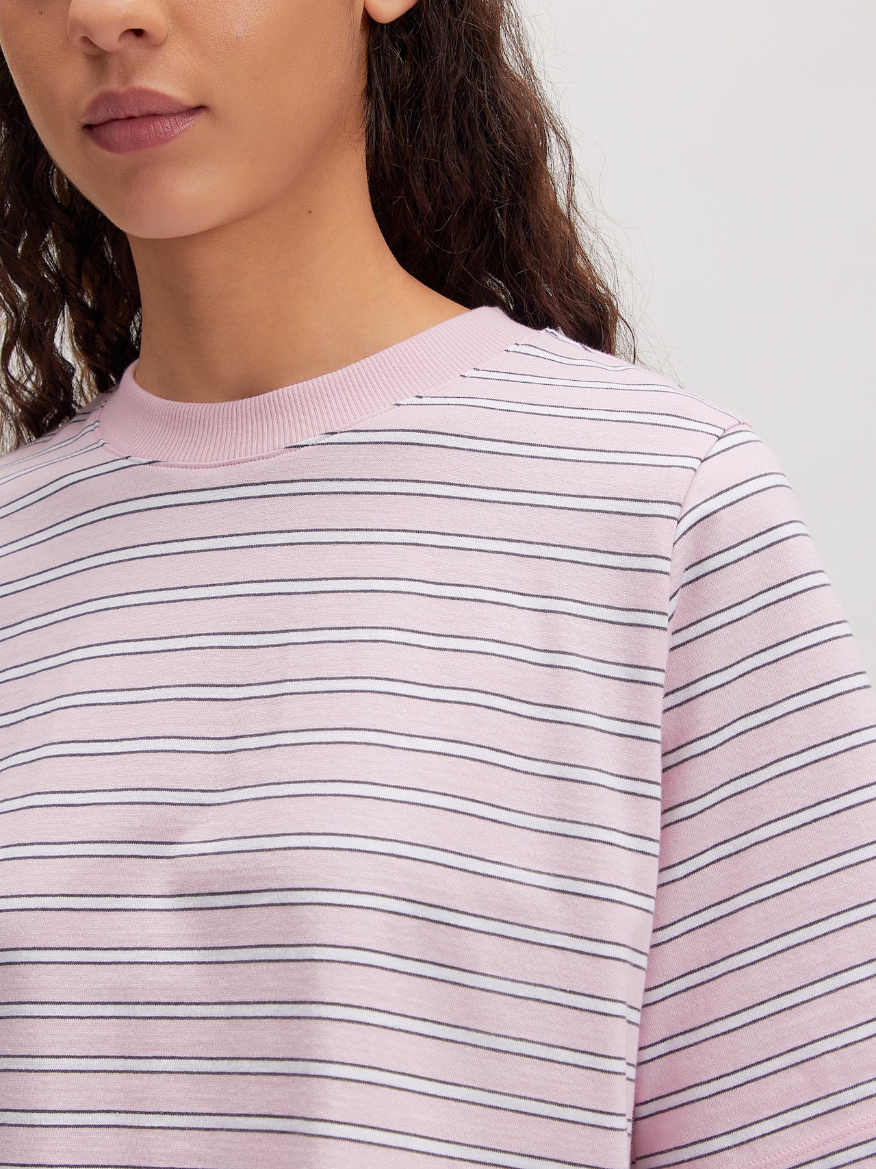 EDITED Shirt 'Nola' Grijs