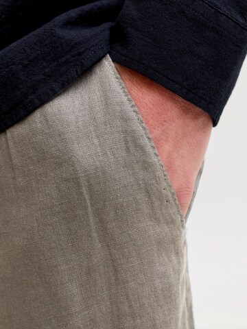 zaļš JACK & JONES Vaļīgs piegriezums Čino bikses 'JPSTKARL JJLAWRENCE'