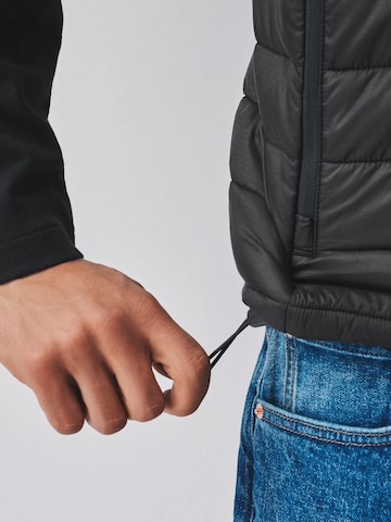 Next Vest in Black