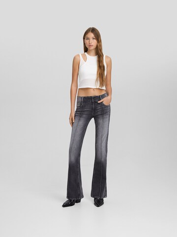 Bershka Bootcut Jeans in Grau