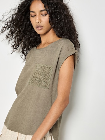 Haut ' ' Apricot en vert : devant