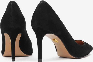 Kazar Pumps in Black