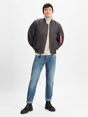 ALPHA INDUSTRIES Välikausitakki värissä harmaa