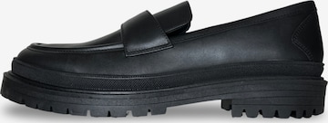 nae Vegan Shoes Loafer 'Cesar' värissä musta: etupuoli