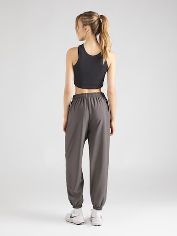Effilé Pantalon 'TREND' Nike Sportswear en gris