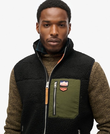 Superdry - Chaleco en negro