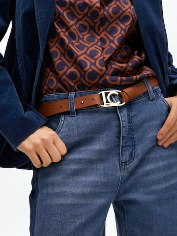 Lola Casademunt Riem in Bruin