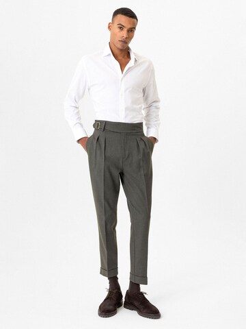 Tapered Pantaloni con pieghe 'Abelard' di Antioch in verde