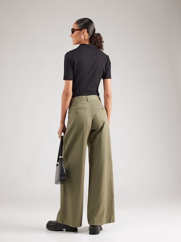 LEVI'S ® Широкий Брюки со складками в Зеленый: сзади