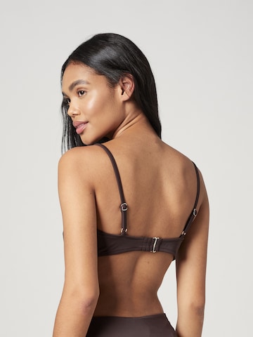 A LOT LESS Bandeau Bikinitop 'Felice' in Bruin