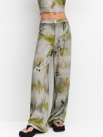 Pull&Bear Loose fit Trousers in Green