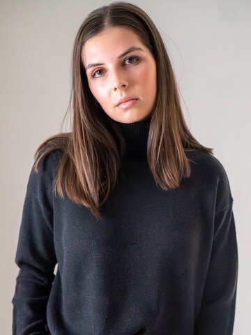 WEARABLE STORIES Trui 'Riske' in Zwart