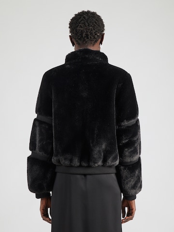 GUESS Преходно яке в черно